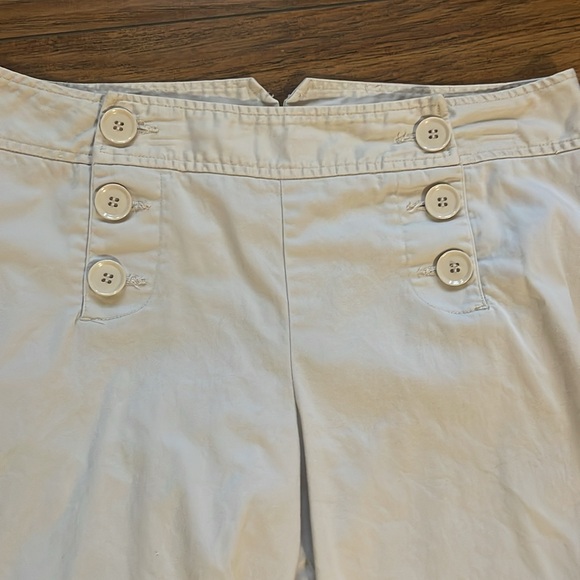 Cato Women’s shorts size 10. Tan 97% cotton and 3% spandex in great condition - Picture 7 of 10